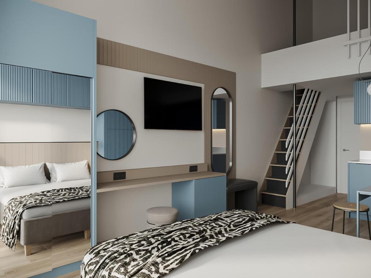 & Hotel *